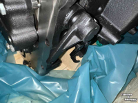 Tracteur New Holland Versnellingsbak  16x16 Electro Command New Holland T5 Electro Command Parts nr:47028713