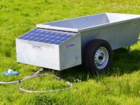 Auge à l&#8216;énergie solaire Qmac Zonnedrinkbak / Waterdrinkbak Anti Diefstal 900 liter 100 Watt op zonne energie en met bronpomp