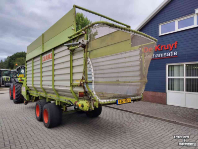 Autochargeuse Claas Sprint 445