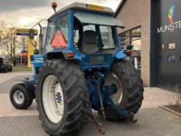 Tracteur Ford 8210