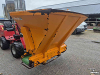 Épandeur de sciure pour des logettes Flingk ZX 1500 instrooibak euro aansluiting boxenstrooier