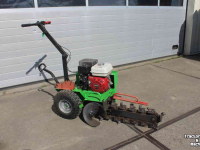 Autres matériel et accessoires de jardins et espaces verts  Garbin M65R kettinggraver sleuvengraver sleufgraafmachine Honda motor