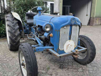 Tracteur Fordson Dexta