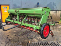 Semoir Hassia DU 300 zaaimachine