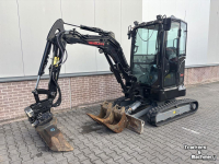 Mini pelleteuse Takeuchi TB325R + Compact Tilt tiltrotator