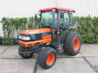 Tracteur pour horticulture Kubota L3300 tuinbouwtrekker smalspoortrekker tractor met cabine en gazonbanden