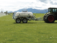 Distributeur d‘engrais Tow and Fert Multi 1200 Bladbemestings en Compostthee spuit
