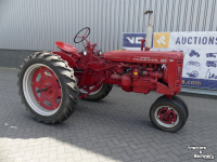 Tracteurs anciens  Mc Cormick Farmall 200