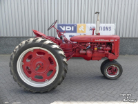Tracteurs anciens  Mc Cormick Farmall 200