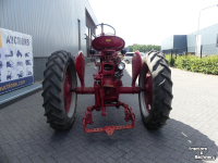 Tracteurs anciens  Mc Cormick Farmall 200
