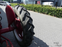 Tracteurs anciens  Mc Cormick Farmall 200