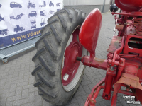 Tracteurs anciens  Mc Cormick Farmall 200