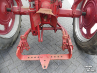Tracteurs anciens  Mc Cormick Farmall 200