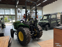 Tracteur pour vignes et vergers John Deere 3038E