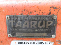 Autochargeuse Taarup 465 opraapwagen met 8-wielig tandemstel onderstel