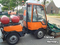 Tracteur pour vignes et vergers Holder c240
