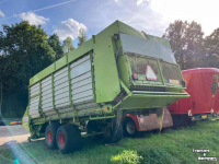 Autochargeuse Claas Sprint 445S
