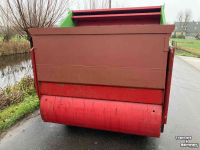 Distributeur de fourrage en bloc Strautmann UBVW Blokkenwagen