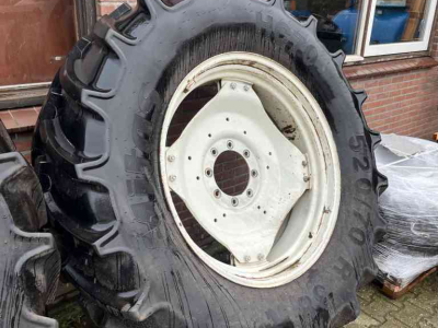Roues, Pneus, Jantes, Barillets Jumelage Mitas AC70 520/70R38 en 420/70R28 wielen