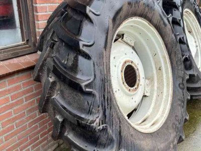 Roues, Pneus, Jantes, Barillets Jumelage Mitas AC70 520/70R38 en 420/70R28 wielen