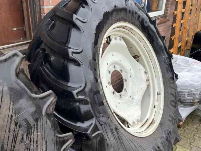 Roues, Pneus, Jantes, Barillets Jumelage Mitas AC70 520/70R38 en 420/70R28 wielen