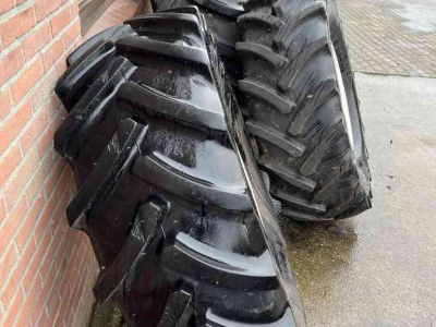 Roues, Pneus, Jantes, Barillets Jumelage Mitas AC70 520/70R38 en 420/70R28 wielen