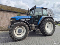 Tracteur New Holland 8260