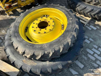 Roues, Pneus, Jantes, Barillets Jumelage BKT 300/95R52 en 270/95R36