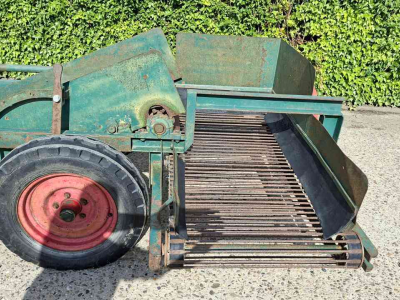 Arracheuse de pommes de terre BAV voorraadrooier aardappelrooier