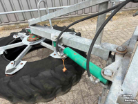 Pousse fourrage à pneu  Hydr. voerband