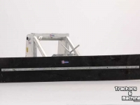 Autres matériel et accessoires d´étable Qmac Gummischieber für Ställen 180cm Anbau Manitou