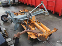 Balayeur Bema 2300 veegmachine Bema 25 met driepunt en Ahlmann shovel aansluiting rolbezem rolveger