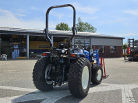 Tracteur pour vignes et vergers New Holland Boomer 55 HST met voorlader en Kemp balenprikker