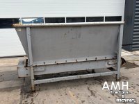 Convoyeur  2730X650 Bunker met uitvoerband+kantelaar, Feed hopper with discharge conveyor including bin tipper, Dosierbunker mit Austragsband inklusive Kistenkipper