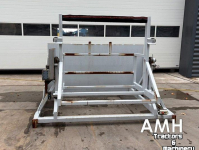 Convoyeur  2730X650 Bunker met uitvoerband+kantelaar, Feed hopper with discharge conveyor including bin tipper, Dosierbunker mit Austragsband inklusive Kistenkipper