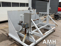 Convoyeur  2730X650 Bunker met uitvoerband+kantelaar, Feed hopper with discharge conveyor including bin tipper, Dosierbunker mit Austragsband inklusive Kistenkipper