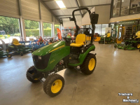 Tracteur pour vignes et vergers John Deere 2026R