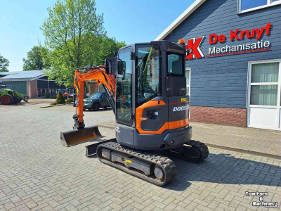 Mini pelleteuse Doosan DX27Z-7