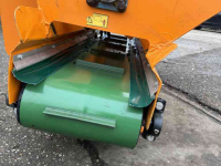 Distributeur de paille pour des logettes Flingk KSS1500
