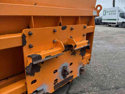 Distributeur de paille pour des logettes Flingk KSS1500