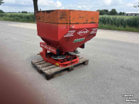 Distributeur d‘engrais Kuhn ADS 401 kunstmeststrooier boomgaard strooier