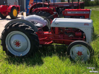 Tracteurs anciens Ford Dearborn 8NAN