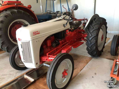 Tracteurs anciens Ford Dearborn 8NAN