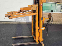 Elévateur Sicma Hefmast met kistenklem