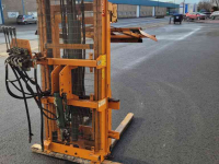 Elévateur Sicma Hefmast met kistenklem