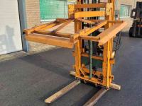Elévateur Sicma Hefmast met kistenklem