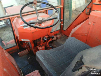 Tracteur Renault 551