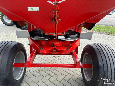 Distributeur d‘engrais Kuhn Kunstmeststrooier C ZSB