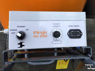 Épandeur de sciure pour des logettes Flingk SE250
