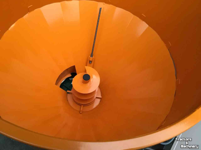 Épandeur de sciure pour des logettes Flingk SE250